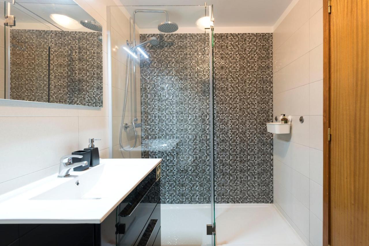Lovelystay - The Porto Getaway Duplex - Free Parking エクステリア 写真